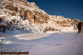 L'altra parte del lago innevato